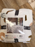 Mia Queen fleece blanket Anya