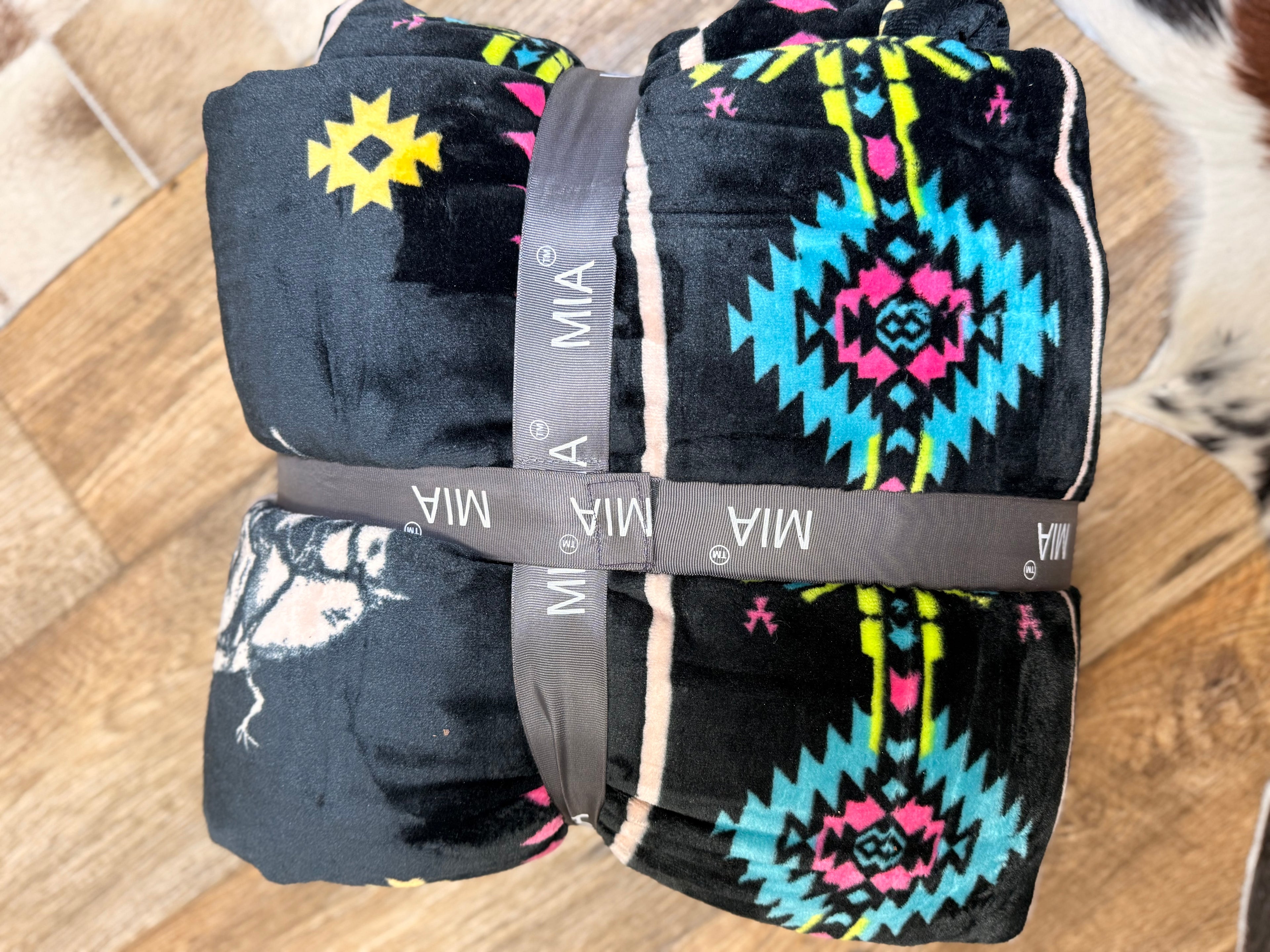 Mia Queen fleece blanket Uma