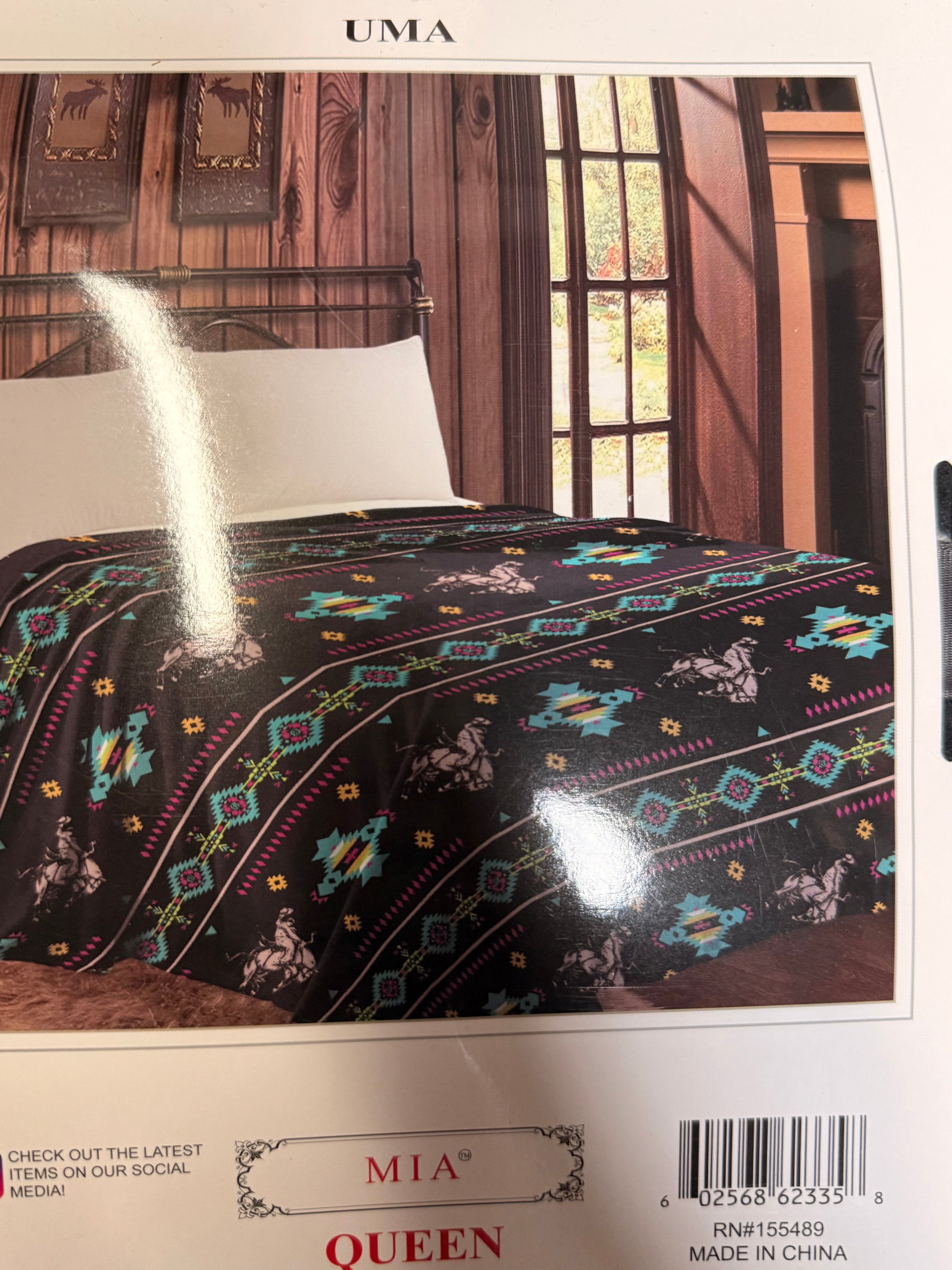 Mia Queen fleece blanket Uma