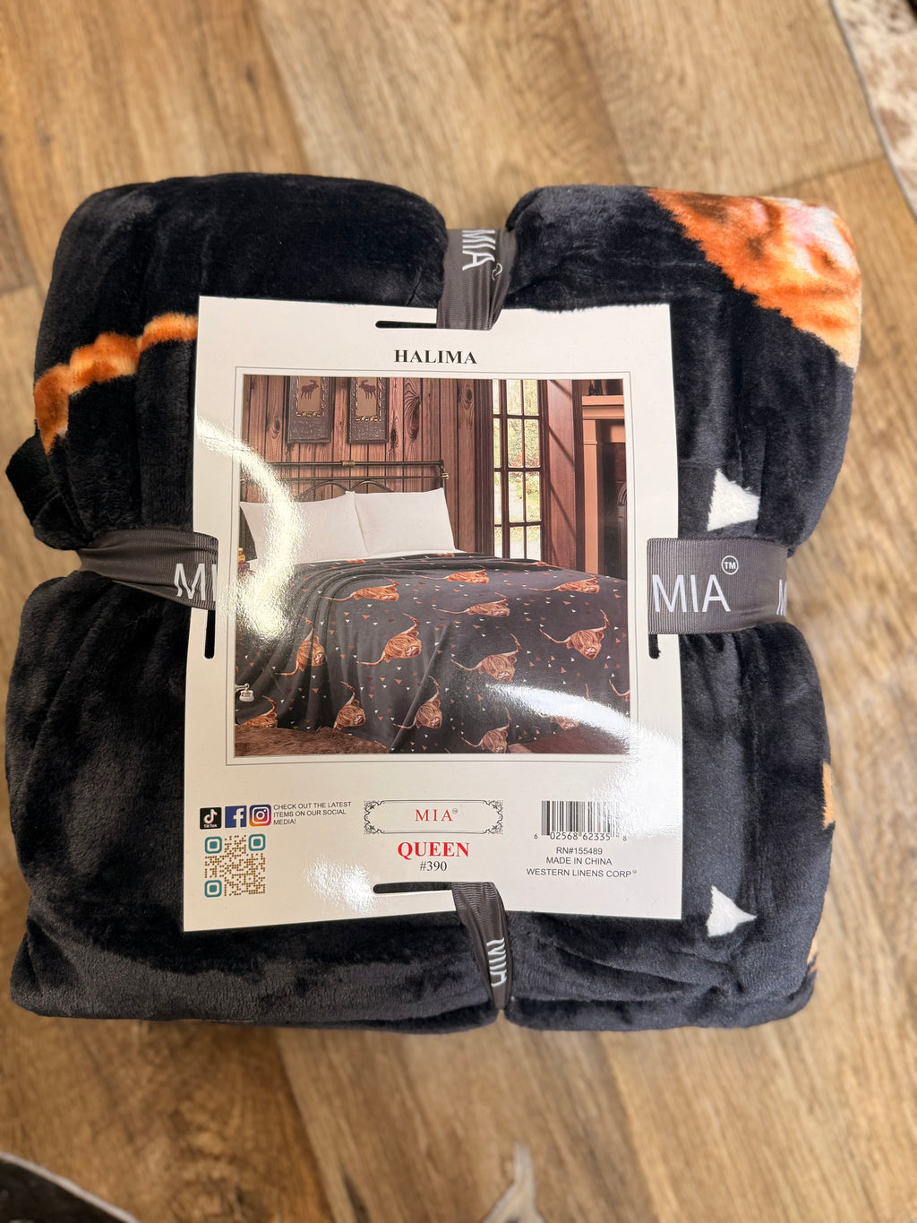 Mia Queen fleece blanket Halima