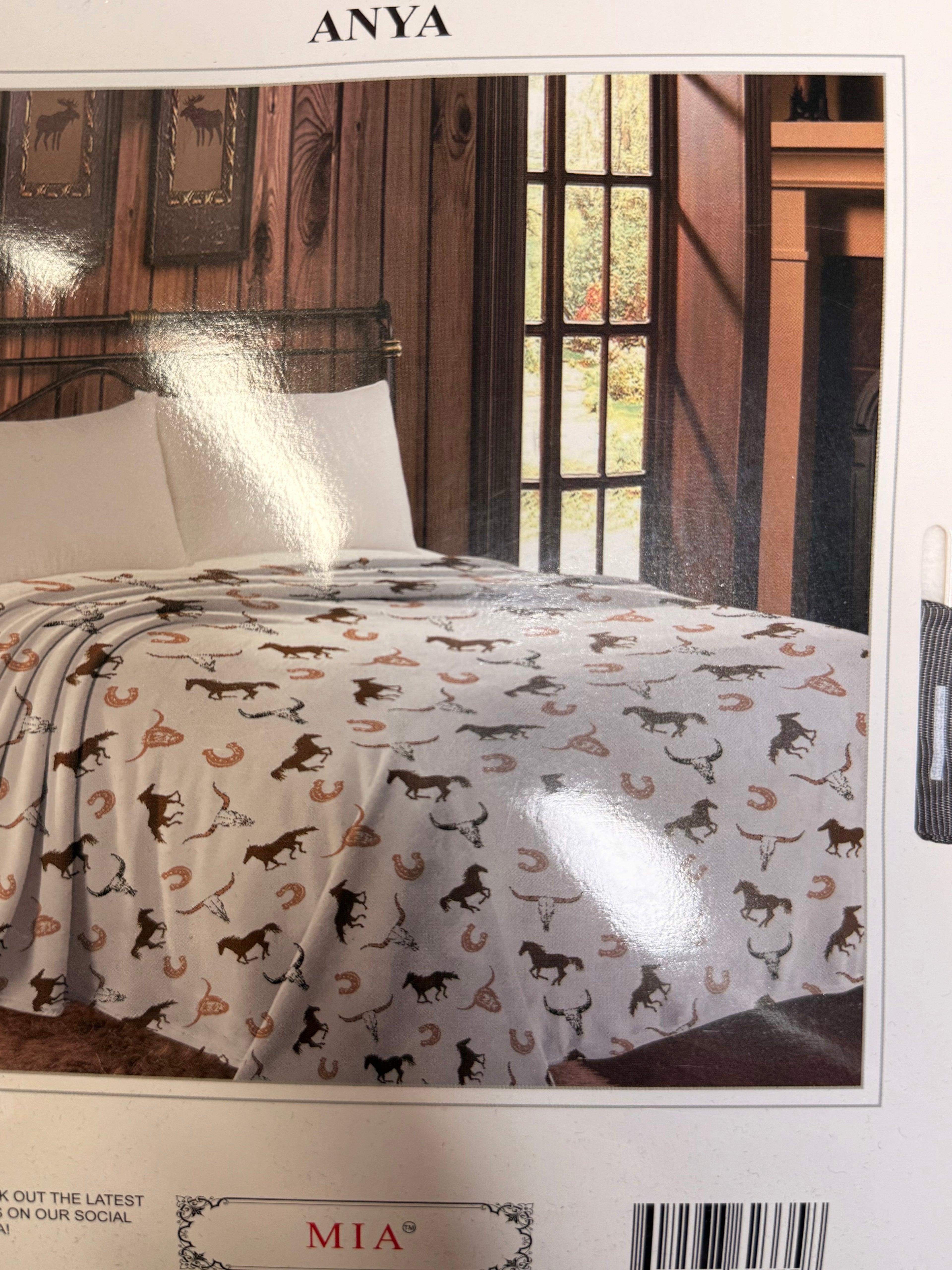 Mia Queen fleece blanket Anya