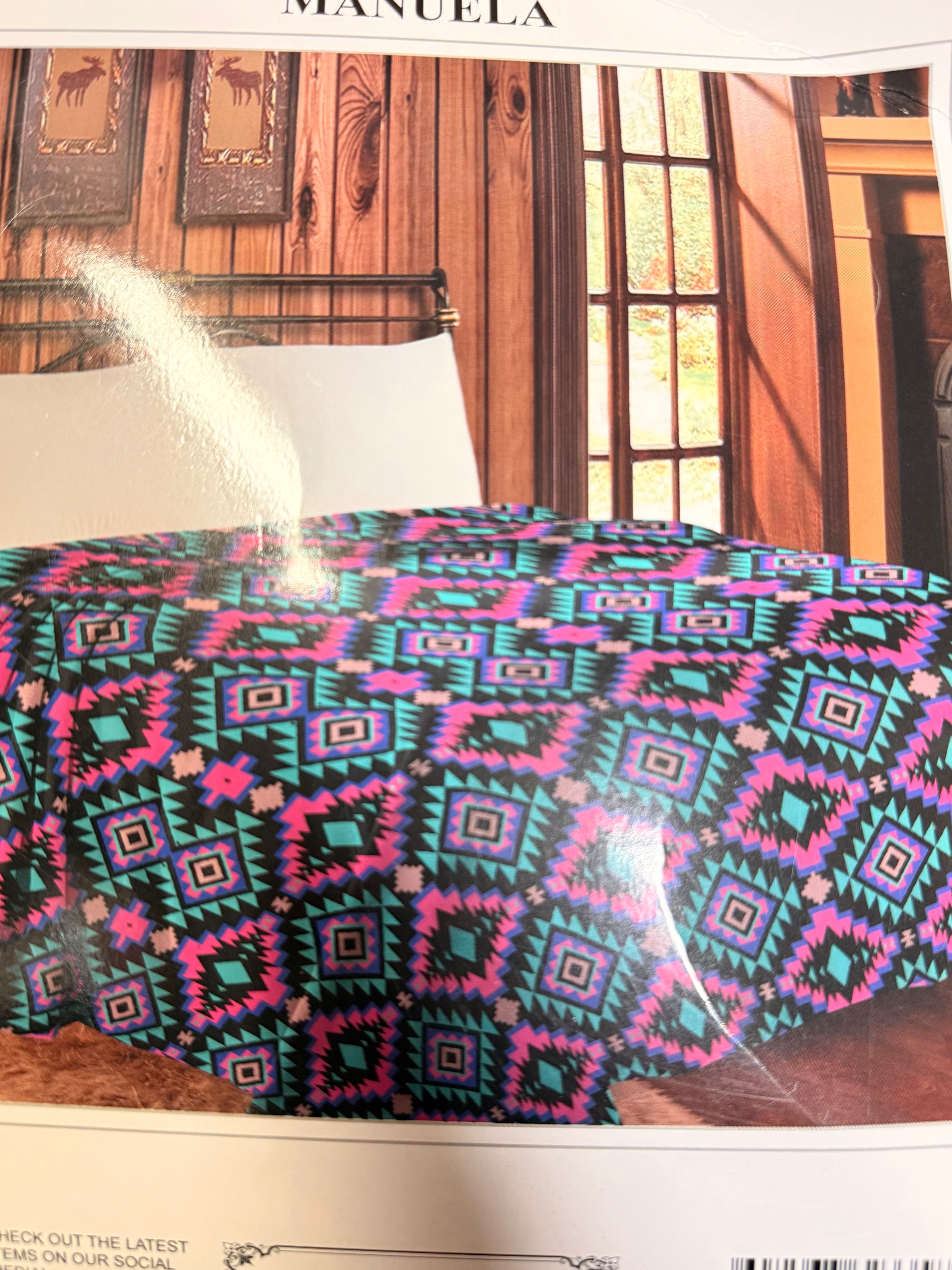 Mia Queen fleece blanket Manuela