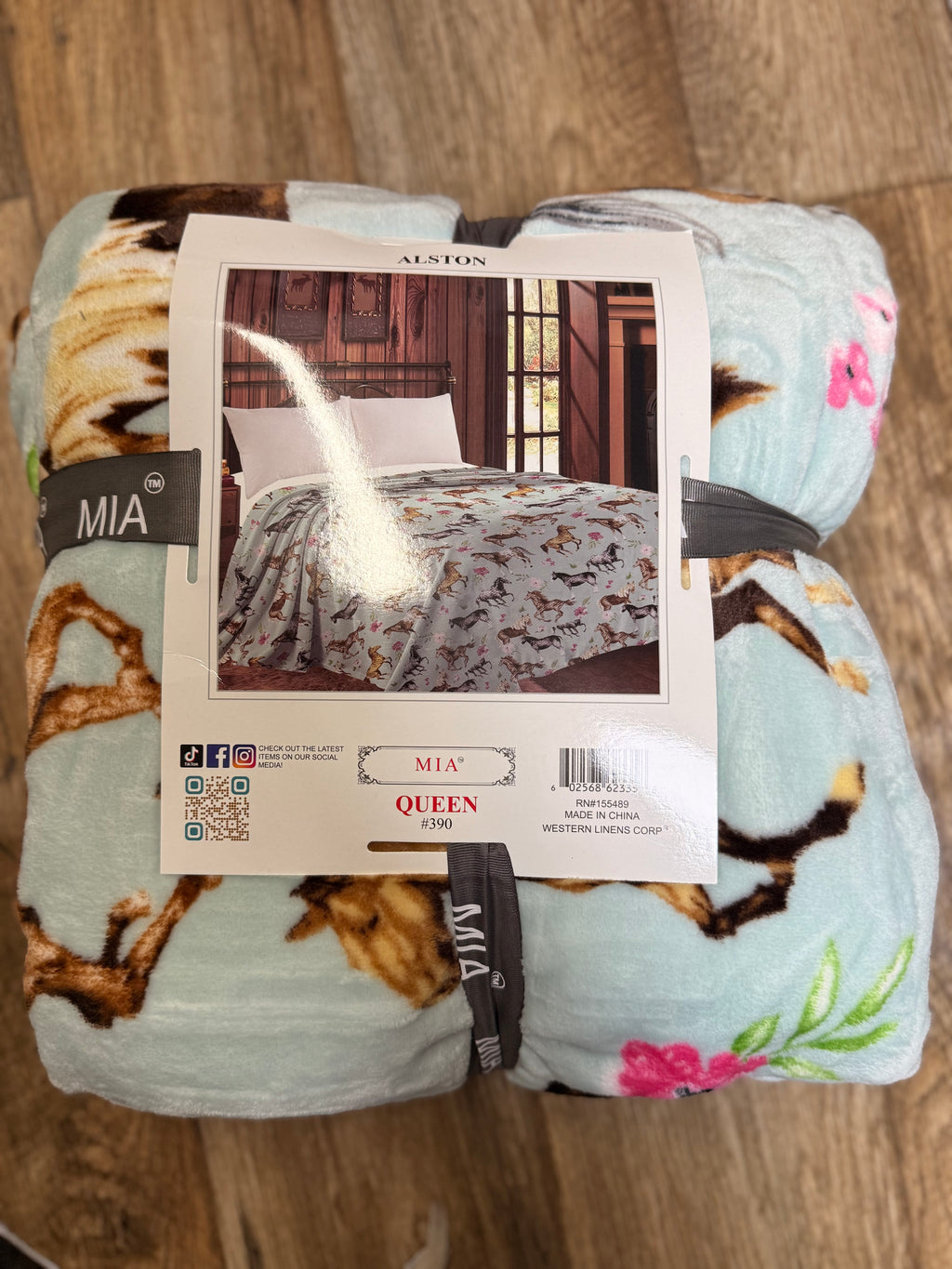 Mia Queen fleece blanket Alston