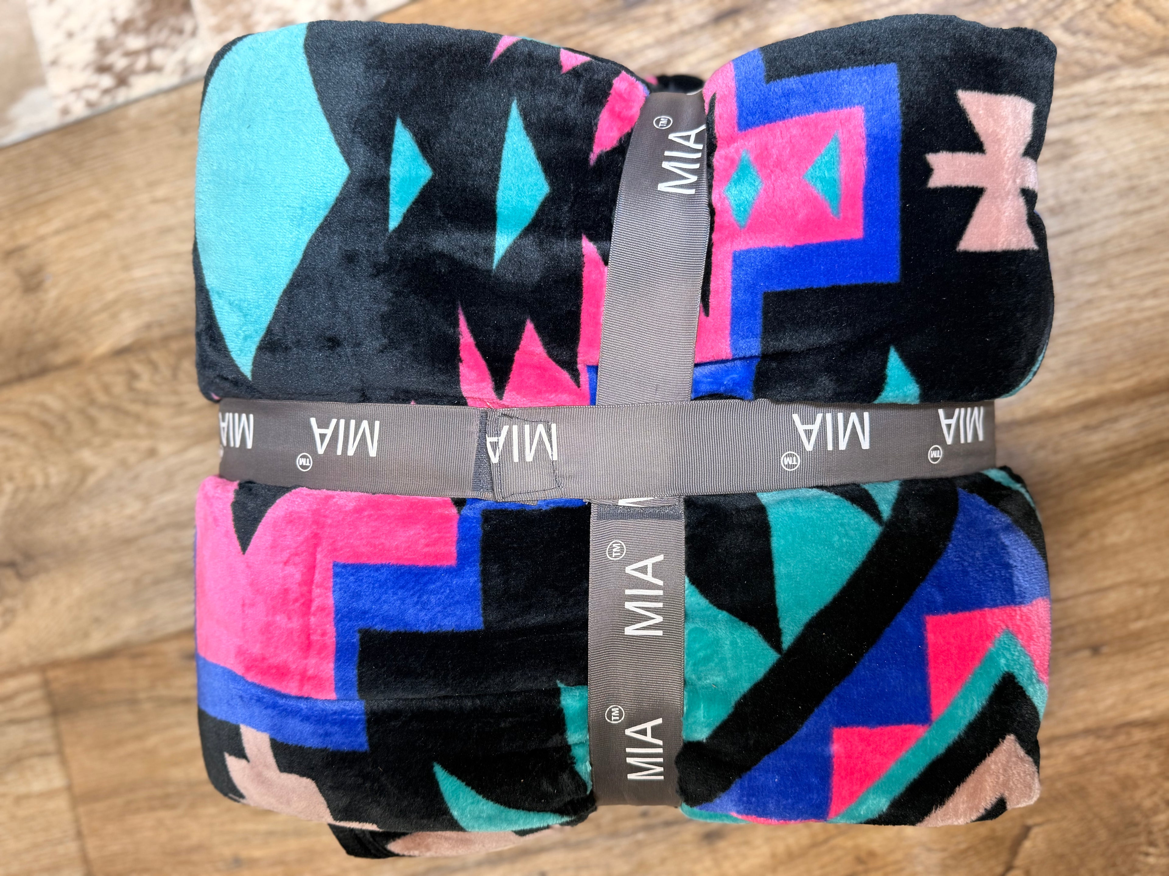 Mia Queen fleece blanket Manuela