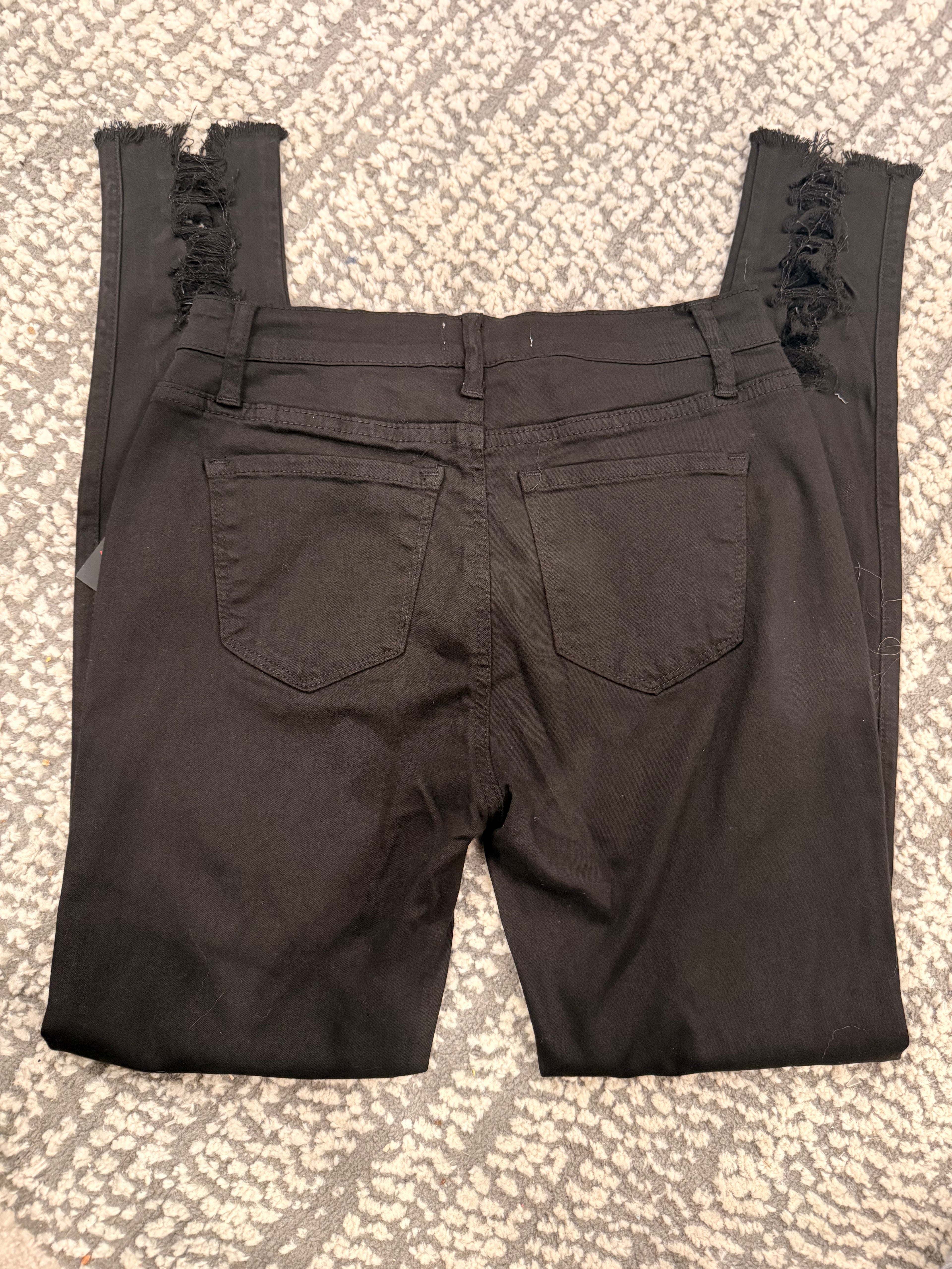 Vibrant black distressed skinny jean