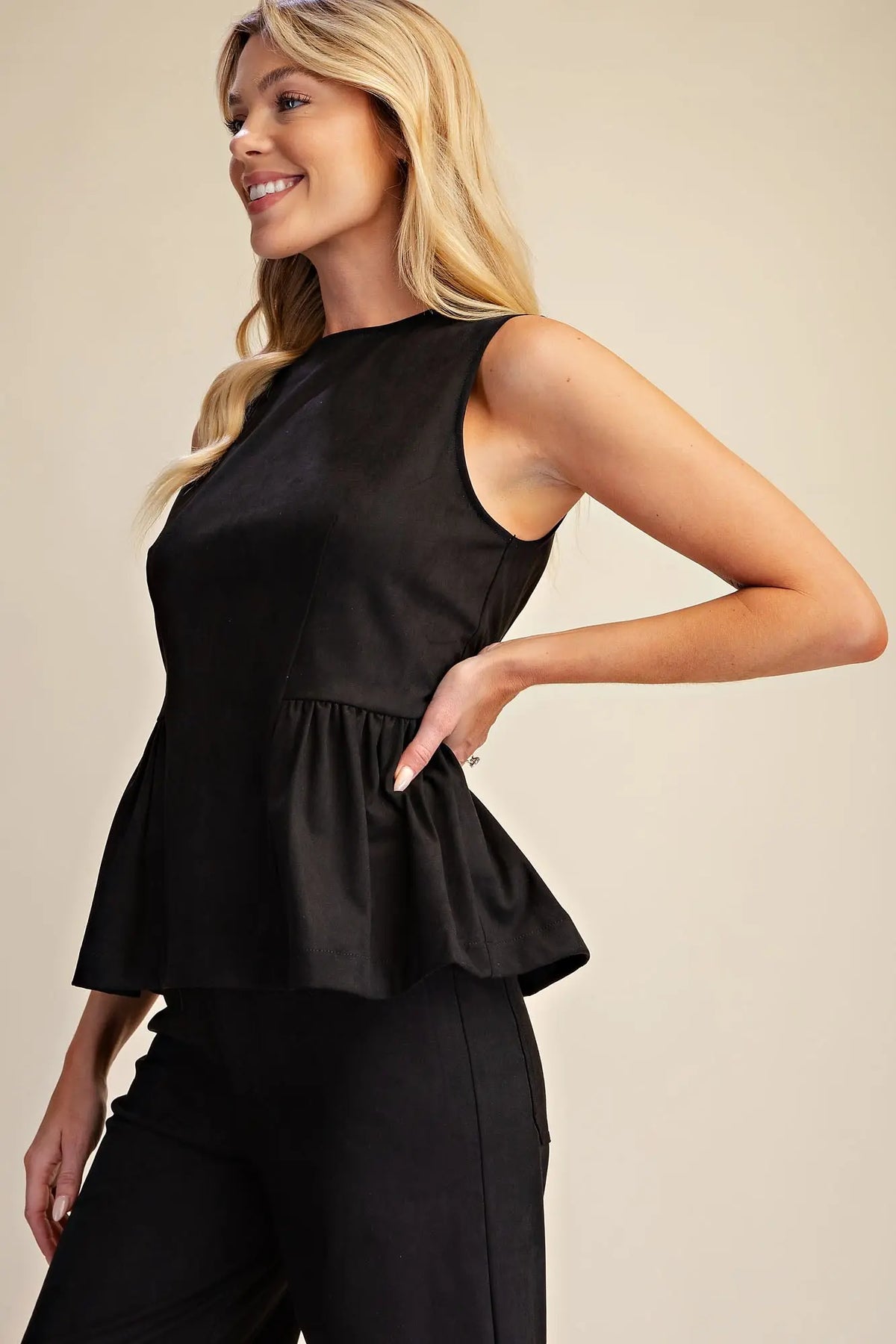 Glam Round-neck Sleeveless Peplum Top