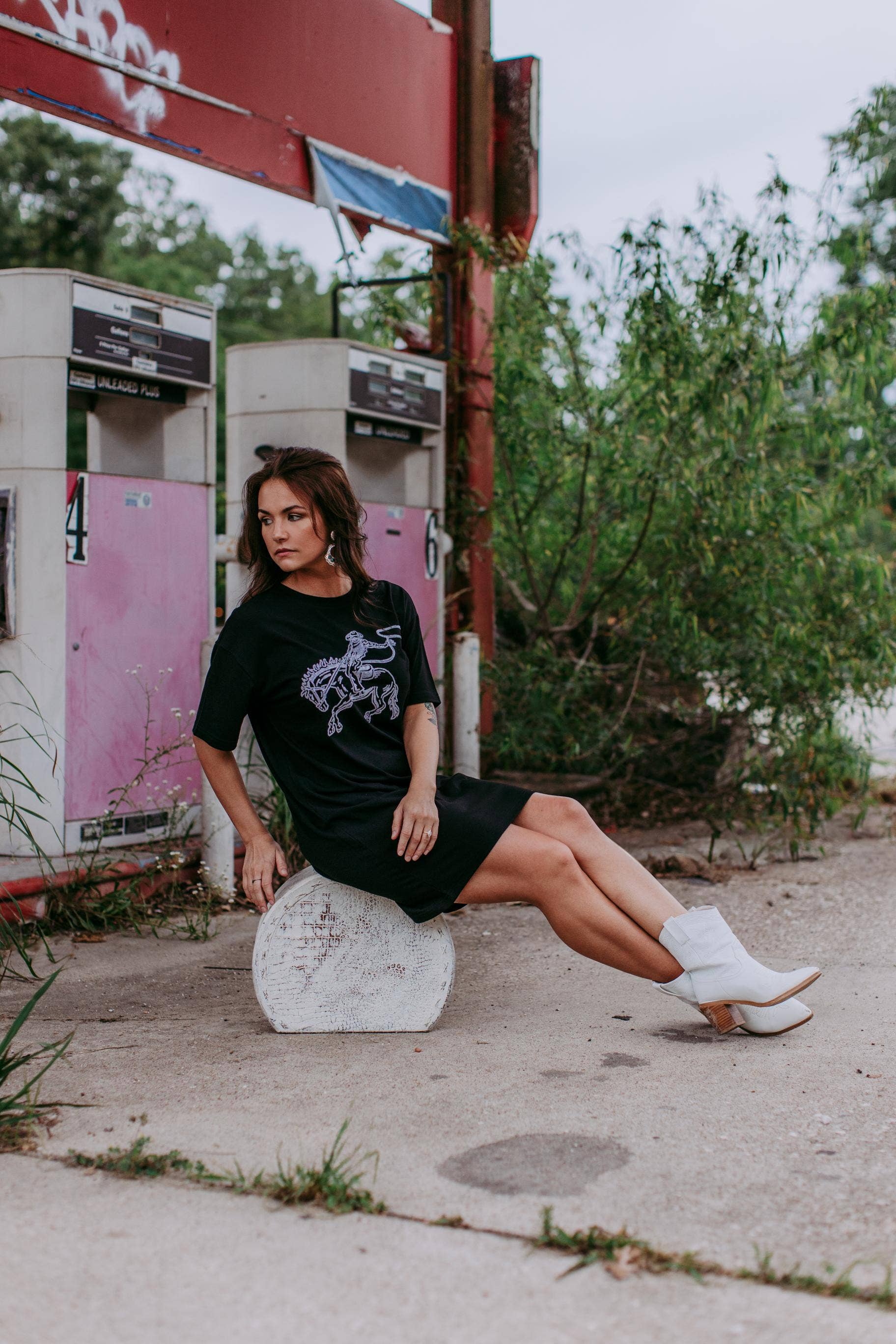 MK427 Deadwood Sequin Embellished Tee Dress: Black / 1XL